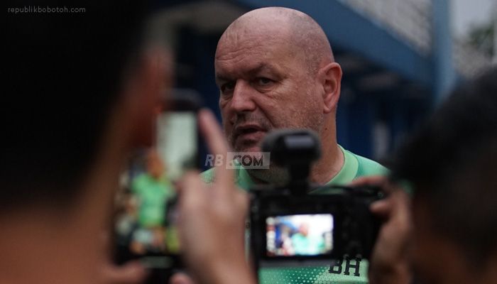 Bojan Hodak Jelaskan Alasan Persib Langsung Gelar Latihan Sore di Jayapura