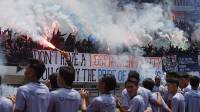 Foto-foto Aksi Bobotoh Bakar Motivasi di Latihan Persib,  Minta Kalahkan Persija