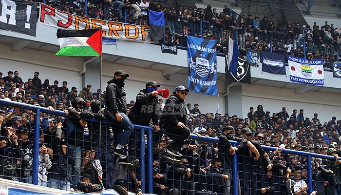 Reaksi Gervane Kastaneer saat Melihat Ribuan Bobotoh Hadir di Latihan Persib