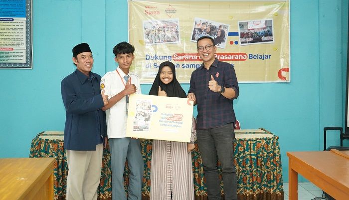 Telkomsel Jabar Salurkan Bantuan Pendidikan Hasil Penukaran Total 800 Ribu Telkomsel Poin