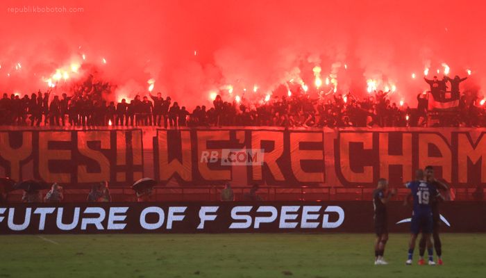 Kecewa Aksi Nyalakan Flare, Bojan Hodak Ungkapkan Kekecewaannya Sebut Bobotoh Egois