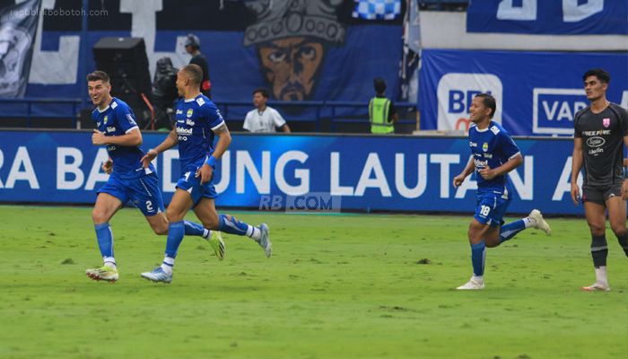 Hasil dan Skor Sementara Persib vs Persis Solo, Gustavo Franca Airlines Bawa Maung Bandung Unggul