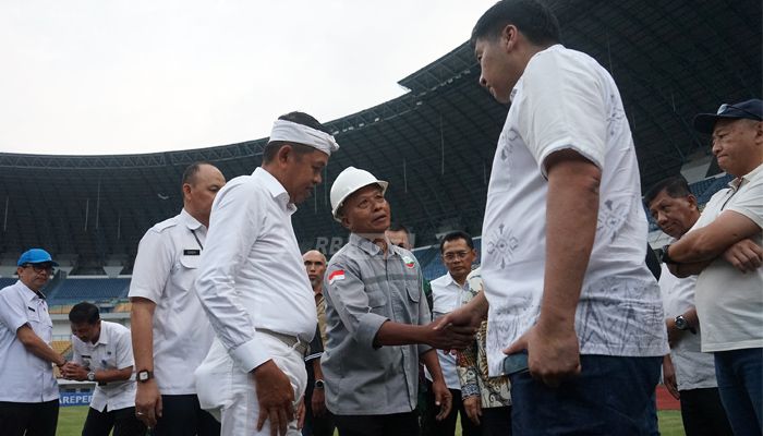 [VIDEO] Maruarar Sirait Cek Kesiapan Stadion GBLA, Piala Presiden 2025 Akan Dipindah ke Si Jalak Harupat?