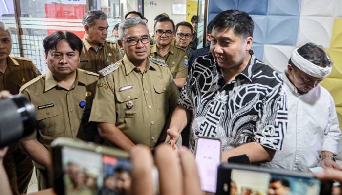 Maruarar Sirait Cek Kesiapan Stadion GBLA,  Persib dan Oxford United akan Ramaikan Piala Presiden 2025
