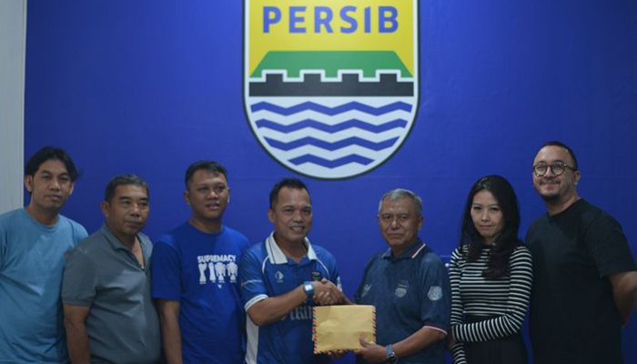 VPC Serahkan Bantuan Lagi Untuk Perbaikan Fasilitas Stadion GBLA