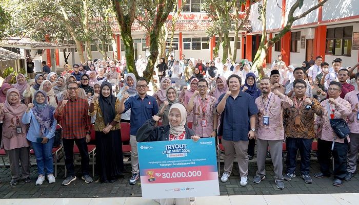 Telkomsel Beri Apresiasi Peraih Top Scorer Ilmupedia Tryout UTBK 2025 asal SMA Telkom Bandung