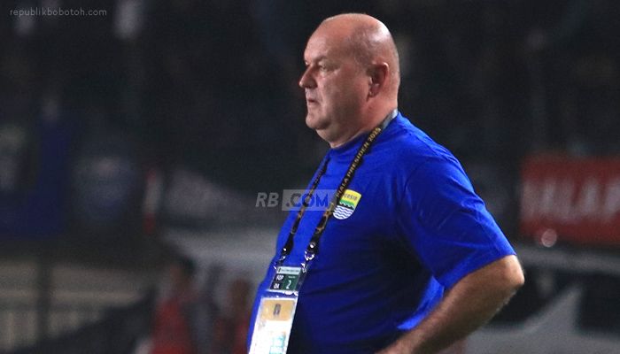 Persib Tak Tertarik Penuhi Kuota 11 Pemain Asing, Bojan Hodak Beri Penjelasan Ini