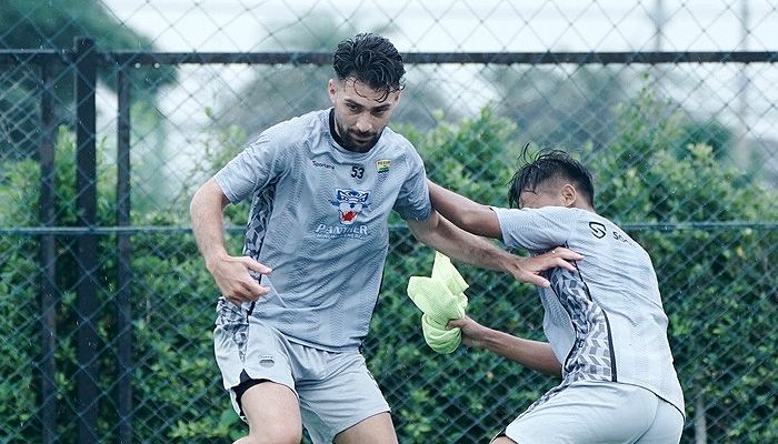 Dulu Musuhan, Kini Marc Klok dan Frans Putros Disatukan Persib
