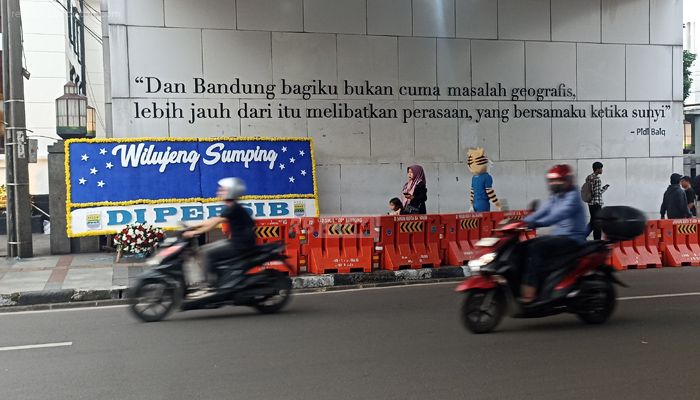 Karangan Bunga Jadi Sinyal Kuat Frans Putros Gabung Persib