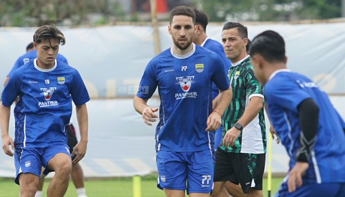 Luciano Guaycochea Ungkap Perlakuan Rekan-rekan Barunya di Persib