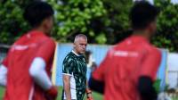 Akui Luizinho Passos Pelatih Kiper Jempolan, tapi Bojan Hodak Yakin Mario Jozic Bisa Menyamainya