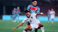 Lempar 'Lembing' Robi Darwis Berbuah Penghargaan MOTM