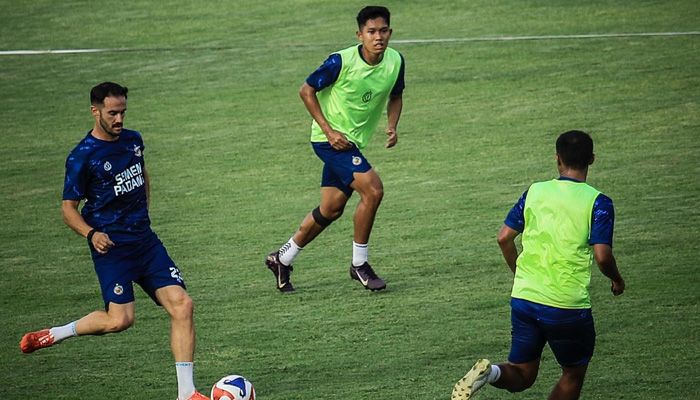 Intip Kekuatan Semen Padang, Rintangan Pertama Persib di Super League 2025/26