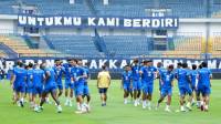 Berharap Bobotoh Birukan GBLA, Bojan Hodak Pastikan Pemain Muda Persib Siap Hadapi Persebaya