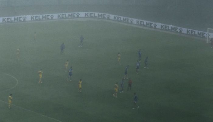 Pertandingan Persib vs Persebaya Sempat Dihentikan, Begini Komentar Bojan Hodak 