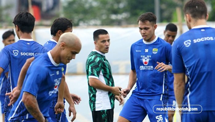 Miro Petric Ungkap Rencana Latihan Intensif Persib Jelang Laga Melawan Dewa United: Fokus, Cepat, dan Berat!