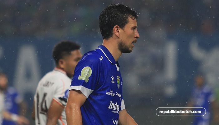 Nuansa Boxing Day di GBLA, Thom Haye Sebut Jadwal Persib vs PSM 'Sangat Gila'
