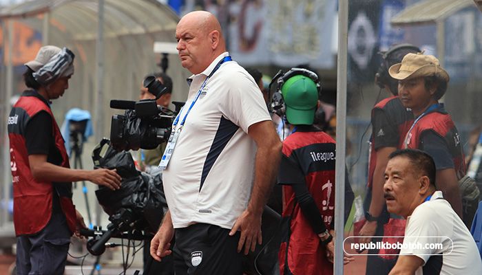 Bojan Hodak Puji Bobotoh dan Bicara Realistis soal Persib