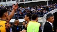 Van Basty Sousa Disorot Usai Laga Persib vs Persija, Gestur Jari Tengah Viral