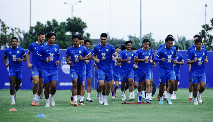 Persib Hadapi Tantangan Ganda Jelang Tandang Hadapi Persis Solo