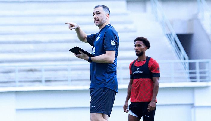 Pelatih Persik Kediri Sanjung Kualitas Persib, Begini Katanya