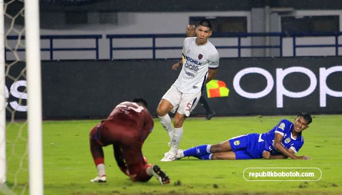 Hasil Babak I Persib vs Persita, Maung Bandung Kesulitan dan Minim Peluang