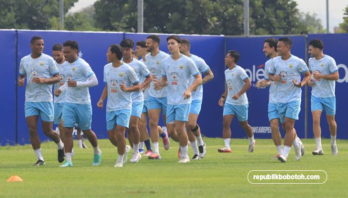 Bojan Hodak Tak Khawatir, Persib Lebih Siap Hadapi Malut United