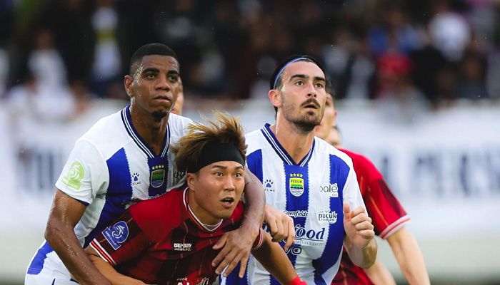 Ternyata Ini Alasan Bojan Hodak Menarik Keluar Andrew Jung saat Persib Kalahkan Persis Solo