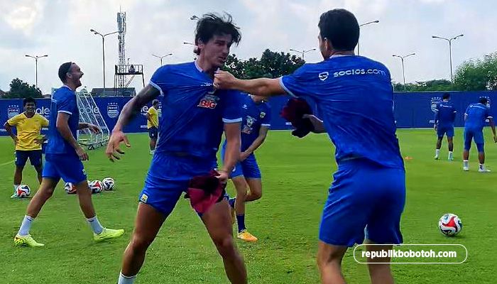 Absen Latihan, Bojan Hodak Pastikan Cedera Eliano Reijnders Tak Serius