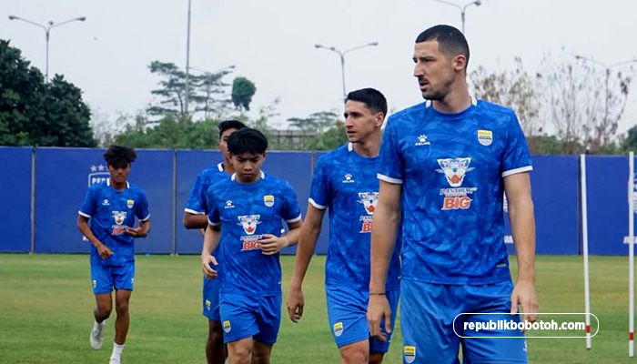 Luka Menalo Terpesona Atmosfer Persib, Sebut Bobotoh Jadi Alasan Datang ke Bandung
